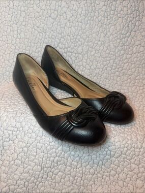 Abella Black Women's Knot-Toe Flats